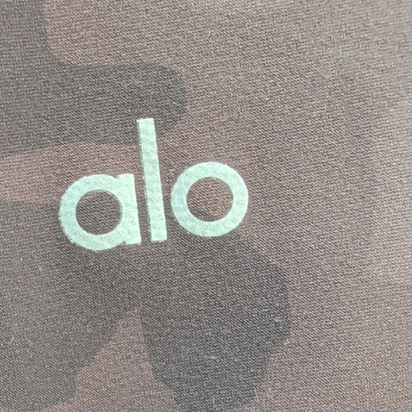 ALO Yoga Camouflage Leggings in Gray Camouflage - Picture 3 of 4